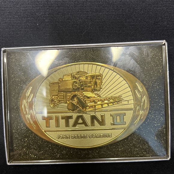 VINTAGE 1985 **JOHN DEERE** TITAN II COMBINE TRACTOR BELT BUCKLE (Never Worn) - Picture 8 of 9